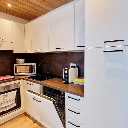 Pista Baradello Apartament *